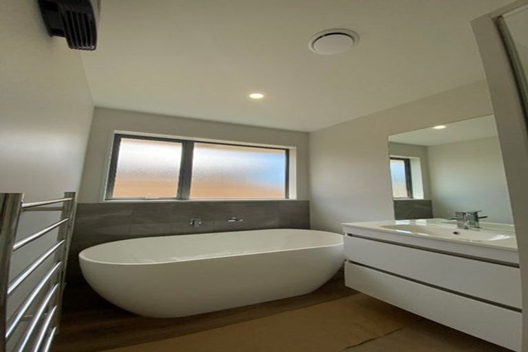 Photo of property in 11 Mehrtens Crescent, Woodend, 7691