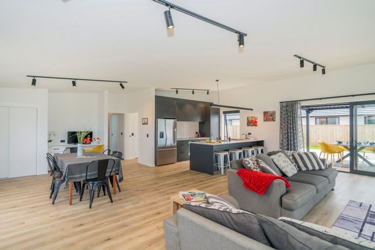 Photo of property in 15 Palm Drive, Whitianga, 3510