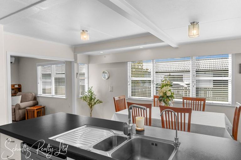 Photo of property in 25 Whaka Street, Maungaturoto, 0520