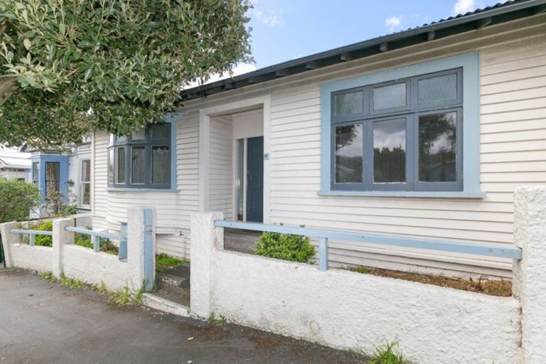 Photo of property in 19 Chatham Street, Berhampore, Wellington, 6023