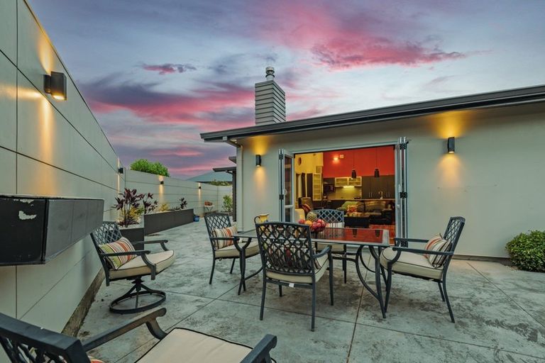 Photo of property in 22 Tennyson Avenue, Kelvin Grove, Palmerston North, 4414