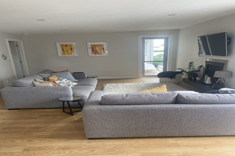 Photo of property in 6a Te Akau Crescent, Bucklands Beach, Auckland, 2012