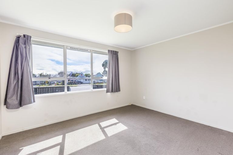 Photo of property in 32 Burundi Avenue, Clendon Park, Auckland, 2103