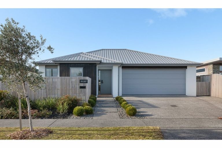 Photo of property in 35 Awatira Drive, Papamoa Beach, Papamoa, 3118