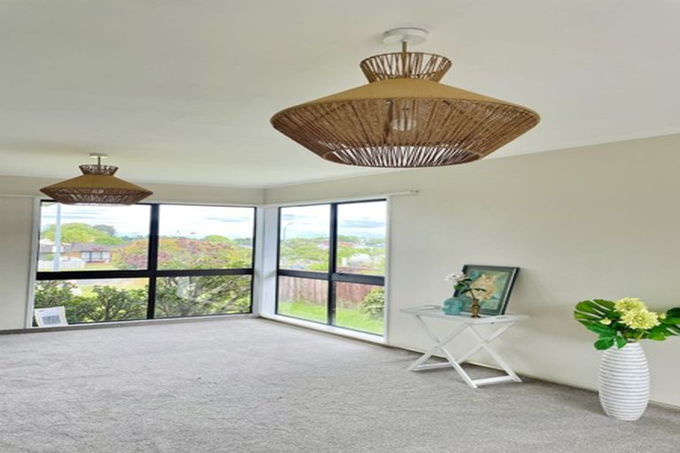 Photo of property in 21 Woodview Rise, Botany Downs, Auckland, 2010