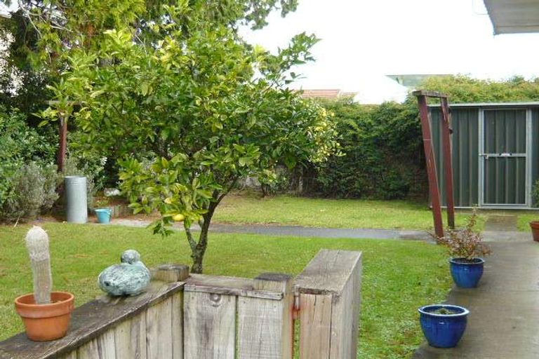 Photo of property in 2/8 Edgewater Drive, Pakuranga, Auckland, 2010