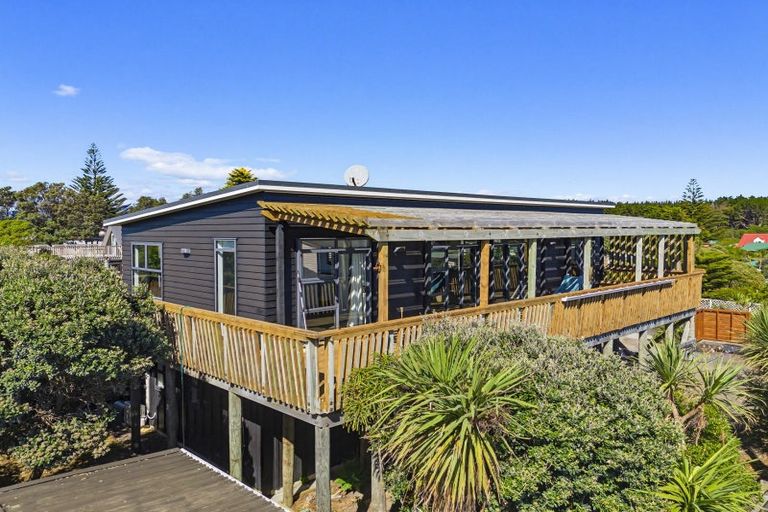 Photo of property in 6 Arataki Grove, Waitarere Beach, Levin, 5510