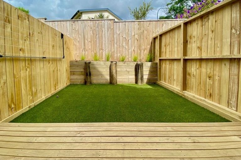 Photo of property in 7/125b Metcalfe Road, Ranui, Auckland, 0612