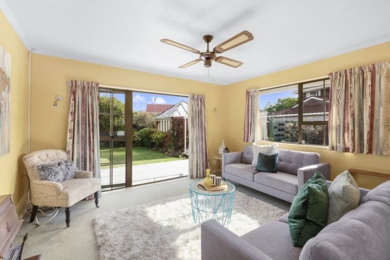 Photo of property in 27 Waddington Drive, Naenae, Lower Hutt, 5011