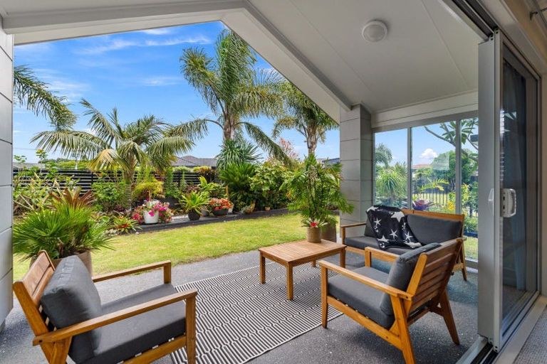 Photo of property in 2 Paradise Point Place, One Tree Point, 0118