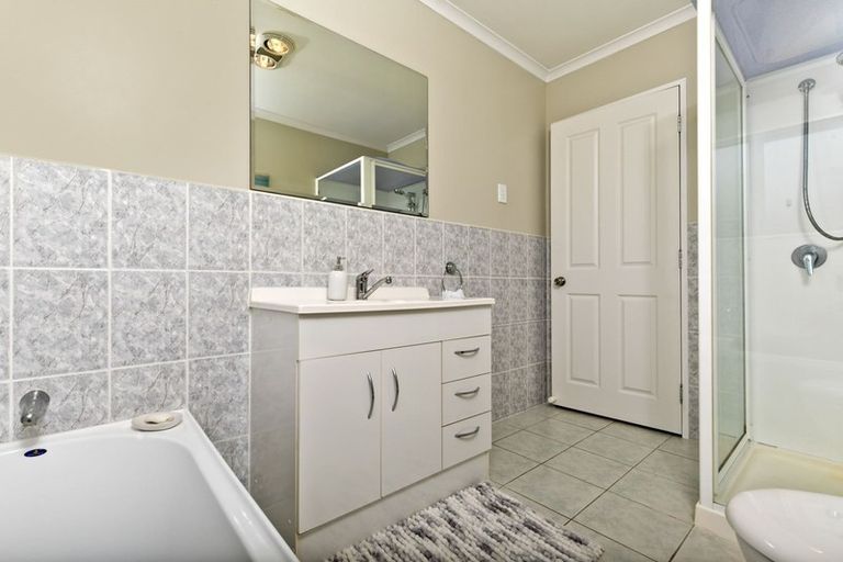 Photo of property in 20 Brookwood Drive, Henderson, Auckland, 0612