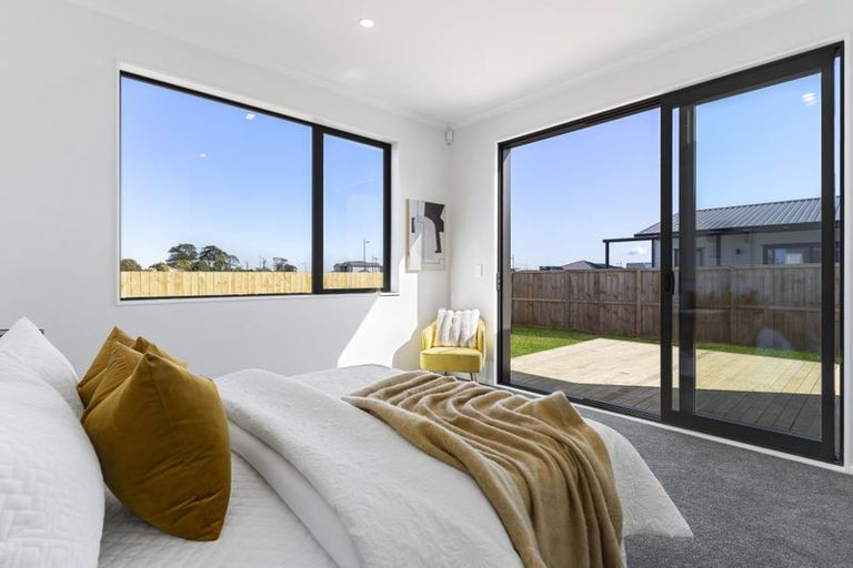 Photo of property in 21 Korowhiti Road, Clarks Beach, 2122