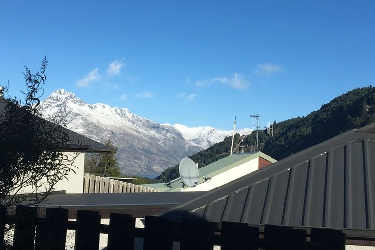 Photo of property in 6a Watts Road, Fernhill, Queenstown, 9300