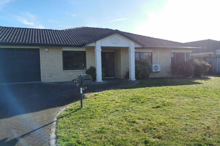 Photo of property in 19 Cate Road, Rototuna, Hamilton, 3210