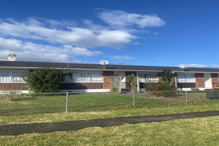 Photo of property in 2/16 Northall Road, New Lynn, Auckland, 0600