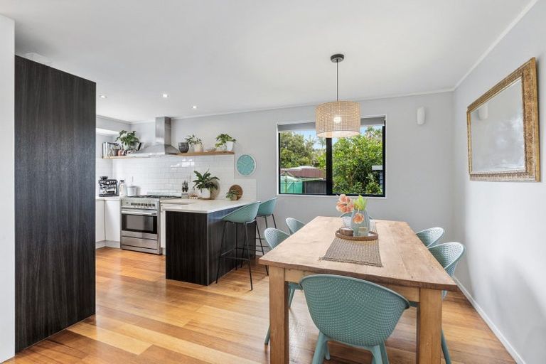 Photo of property in 11 Donald Street, Stanmore Bay, Whangaparaoa, 0932