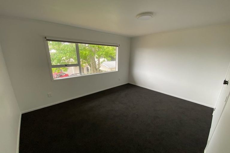 Photo of property in 27 Glen Vista Place, Bayview, Auckland, 0629