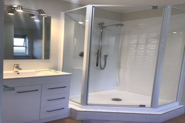 Photo of property in 10 Tercel Place, Sunnyhills, Auckland, 2010