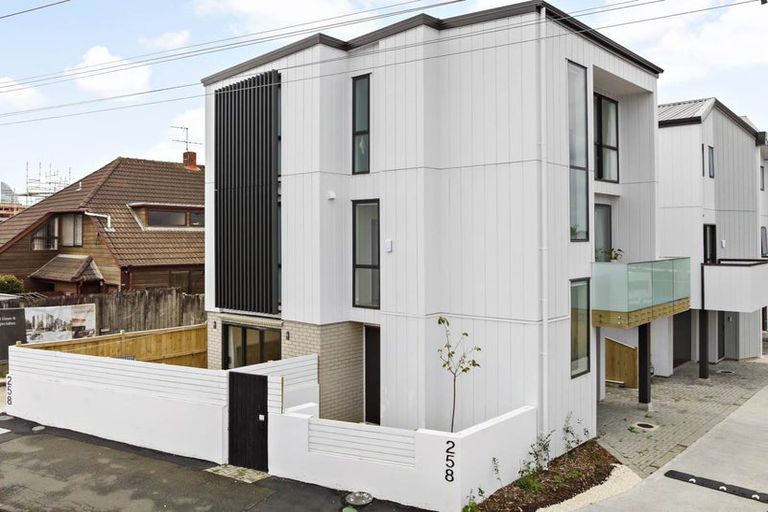Photo of property in 1/258 Lake Road, Hauraki, Auckland, 0622