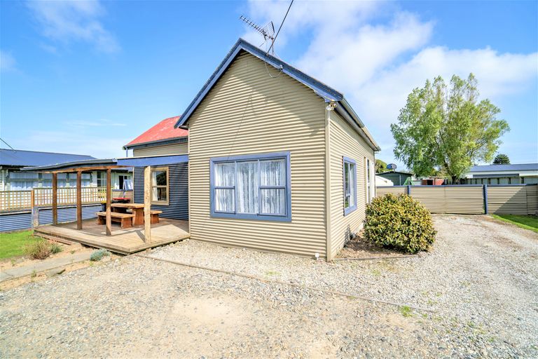 Photo of property in 58 Mauchline Street, Wallacetown, 9816