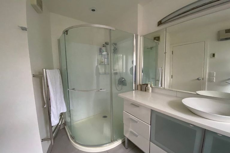 Photo of property in 2 Palliser Road, Roseneath, Wellington, 6011