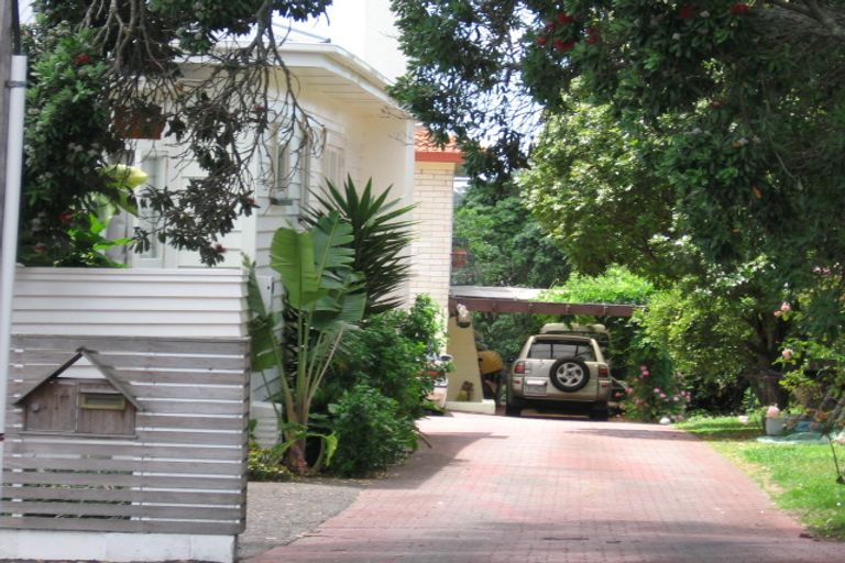 Photo of property in 11 Lynch Street, Point Chevalier, Auckland, 1022