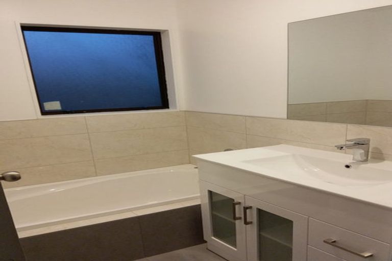 Photo of property in 2/9 Penion Drive, Flat Bush, Auckland, 2023