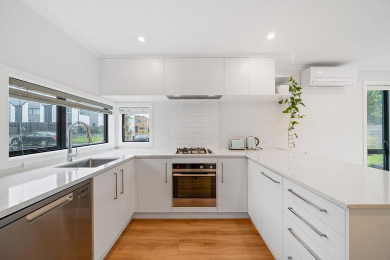 Photo of property in 17 Reakes Crescent, Wallaceville, Upper Hutt, 5018