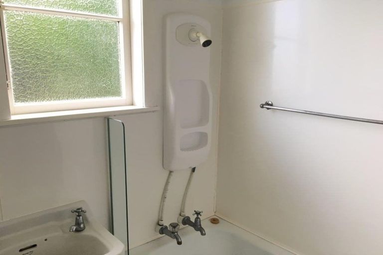 Photo of property in 33 Cairnfield Road, Kensington, Whangarei, 0112