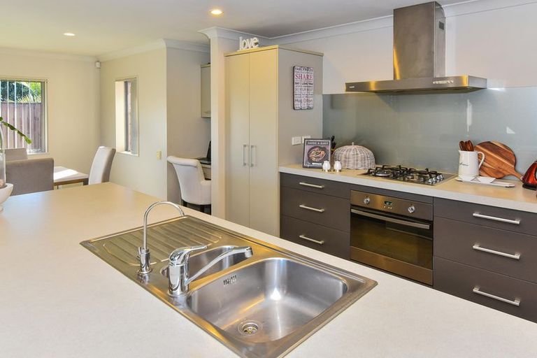 Photo of property in 6 Stranraer Crescent, Wattle Downs, Auckland, 2103