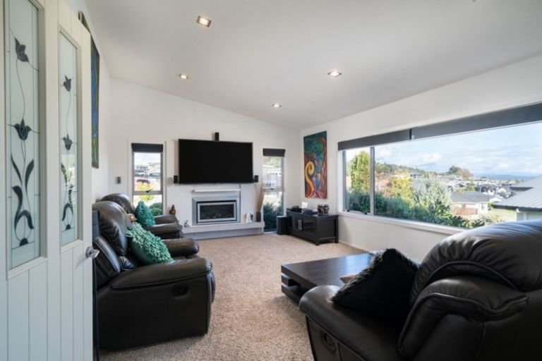 Photo of property in 35 Magnolia Rise, Waipahihi, Taupo, 3330