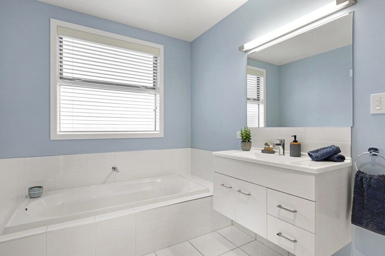 Photo of property in 19 Robertson Street, Raglan, 3225