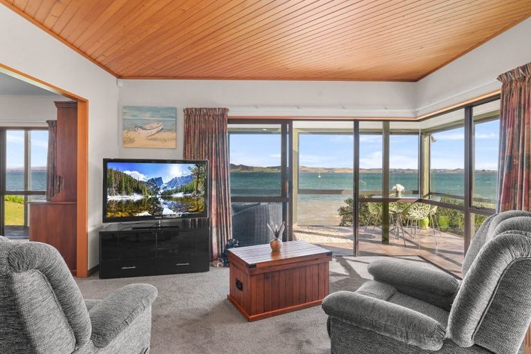 Photo of property in 20 Manganese Point Road, Tamaterau, Whangarei, 0174