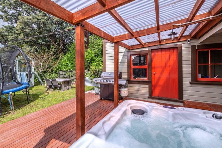 Photo of property in 11 Waite Street, Featherston, 5710