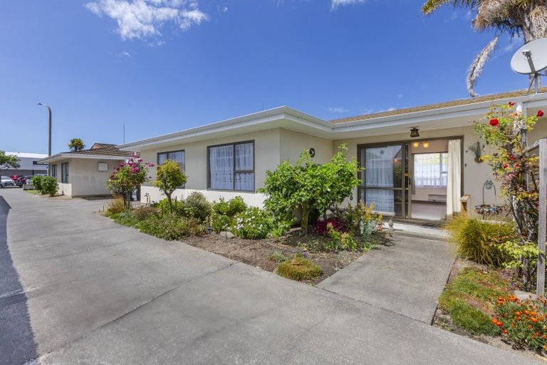 Photo of property in 2/29 Wellesley Road, Napier South, Napier, 4110