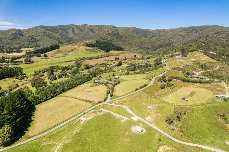 Photo of property in 68a Marchant Road, Kaitoke, Upper Hutt, 5018