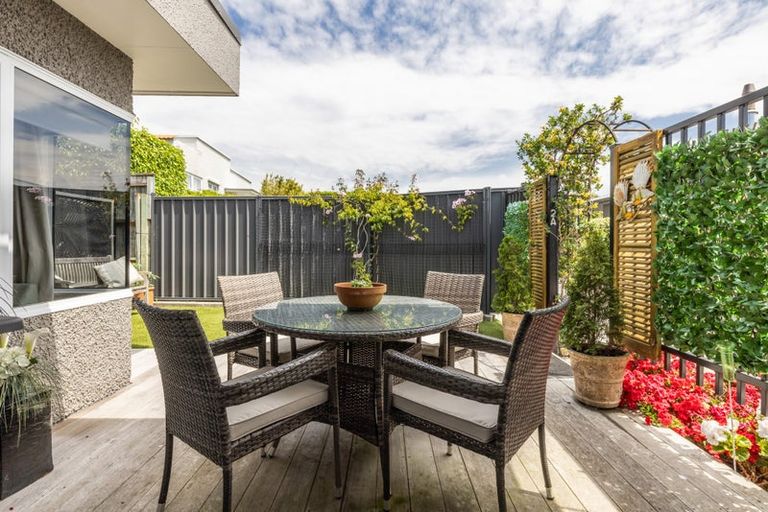 Photo of property in 2a Busby Hill, Havelock North, 4130