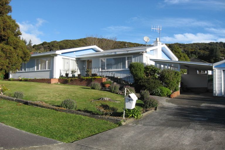 Photo of property in 1 Hay Street, Wainuiomata, Lower Hutt, 5014