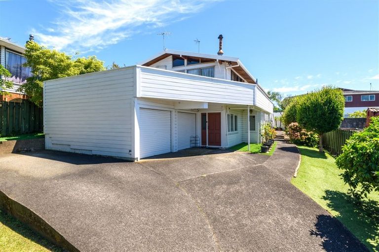 Photo of property in 20 Felgrove Street, Glendene, Auckland, 0602