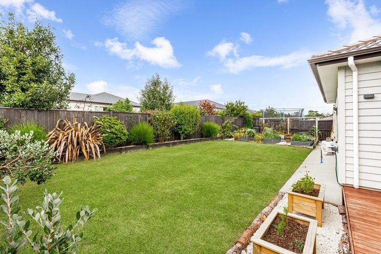 Photo of property in 9 Walter Ruddock Avenue, Kumeu, 0810