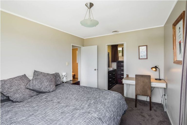 Photo of property in 140 Mark Avenue, Grenada Village, Wellington, 6037