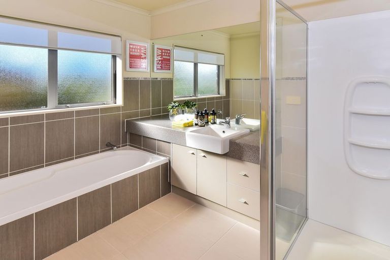 Photo of property in 6 Stranraer Crescent, Wattle Downs, Auckland, 2103