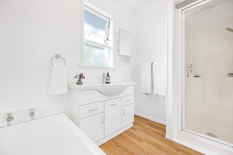 Photo of property in 156 Godley Road, Titirangi, Auckland, 0604