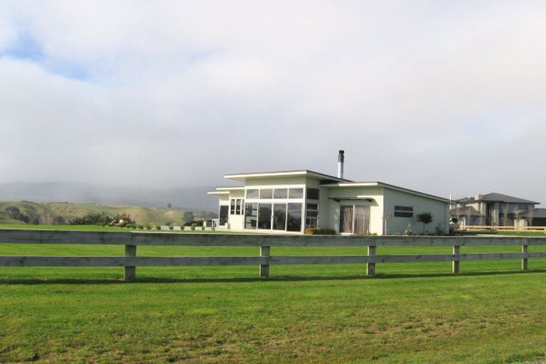 Photo of property in 14 Branksome Place, Aokautere, Palmerston North, 4471