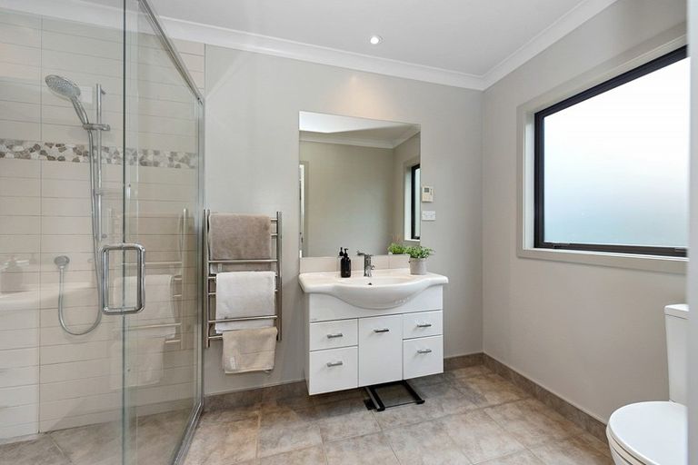 Photo of property in 98 River Road, Hamilton East, Hamilton, 3216