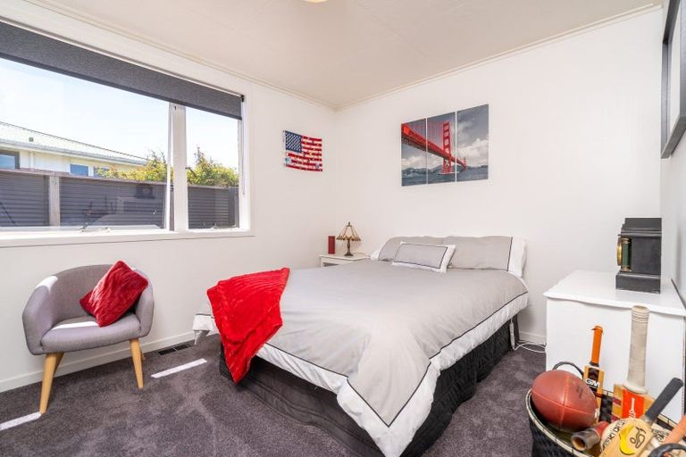 Photo of property in 18 Pioneer Crescent, Helensburgh, Dunedin, 9010