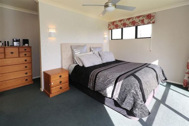 Photo of property in 23 Admiral Crescent, Flagstaff, Hamilton, 3210