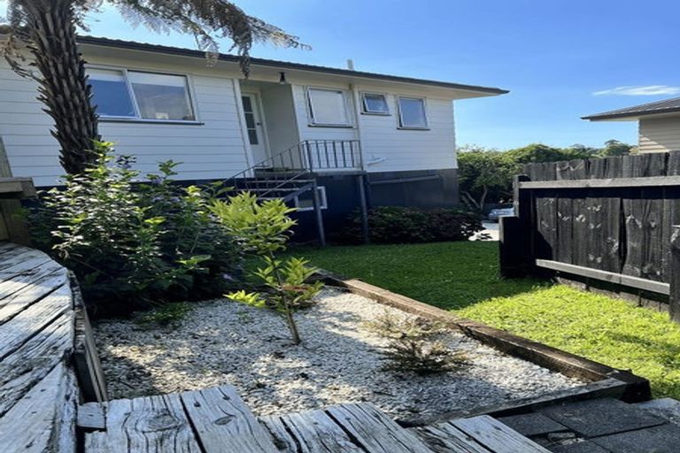 Photo of property in 18 Cottam Grove, Northcross, Auckland, 0632
