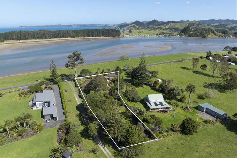 Photo of property in 2213 Whananaki North Road, Whananaki, Hikurangi, 0181