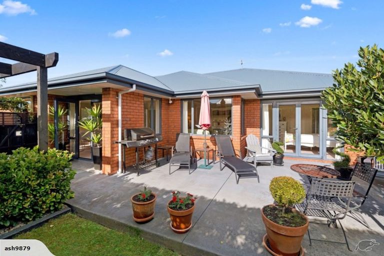 Photo of property in 5 Inca Place, Redwood, Christchurch, 8051